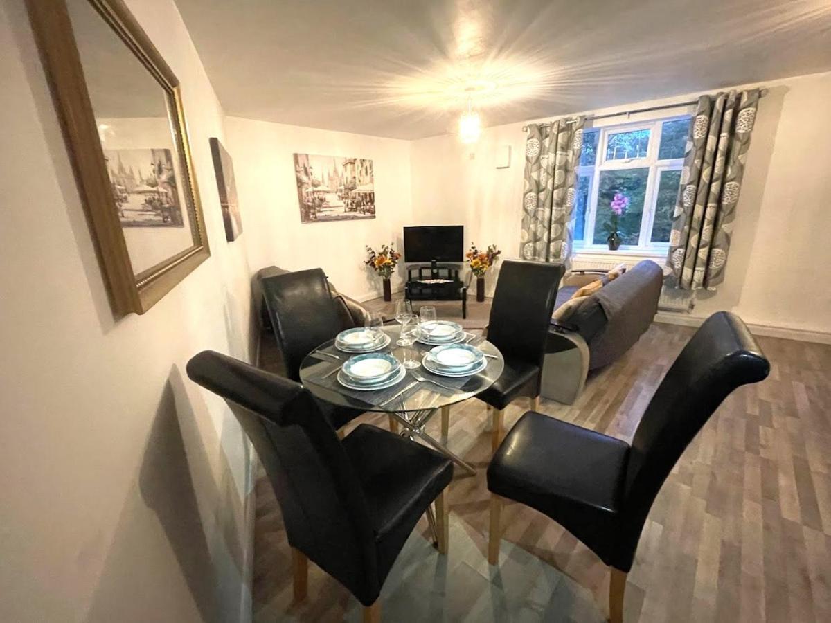 Deluxe 1-Bedroom Serviced Apartment Sleeps 4 For Short Or Long Stay Gillingham  Exterior photo