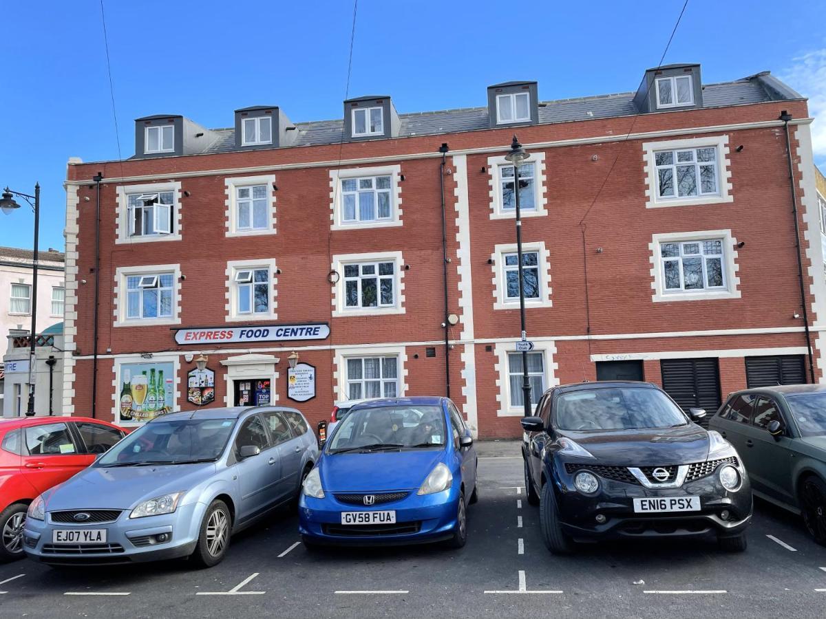 Deluxe 1-Bedroom Serviced Apartment Sleeps 4 For Short Or Long Stay Gillingham  Exterior photo